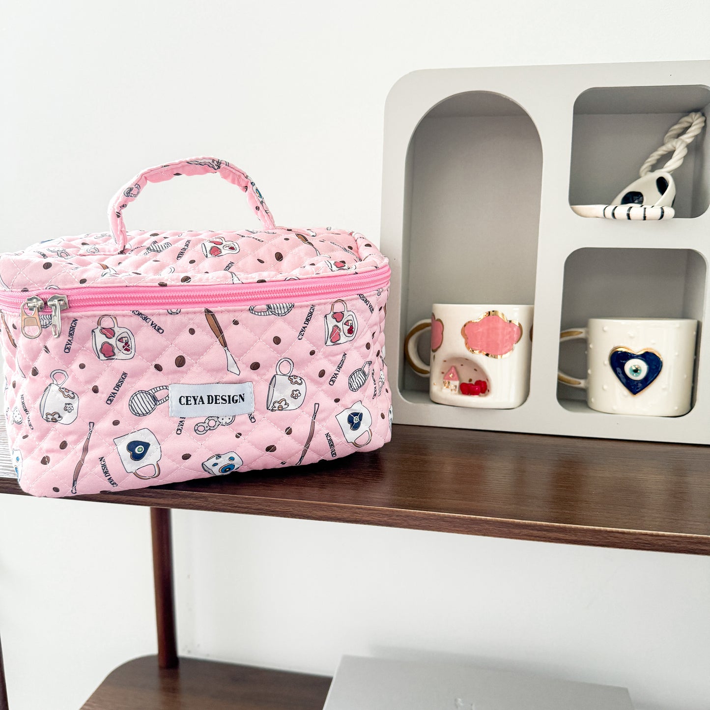 Rosa Kosmetiktasche von CEYA DESIGN