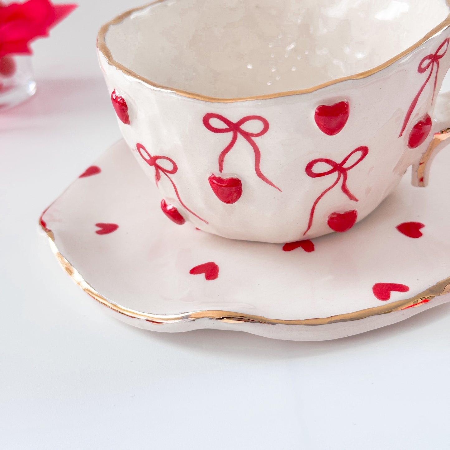 Hearts and Bows Mug + Plate Red (Handshaped)