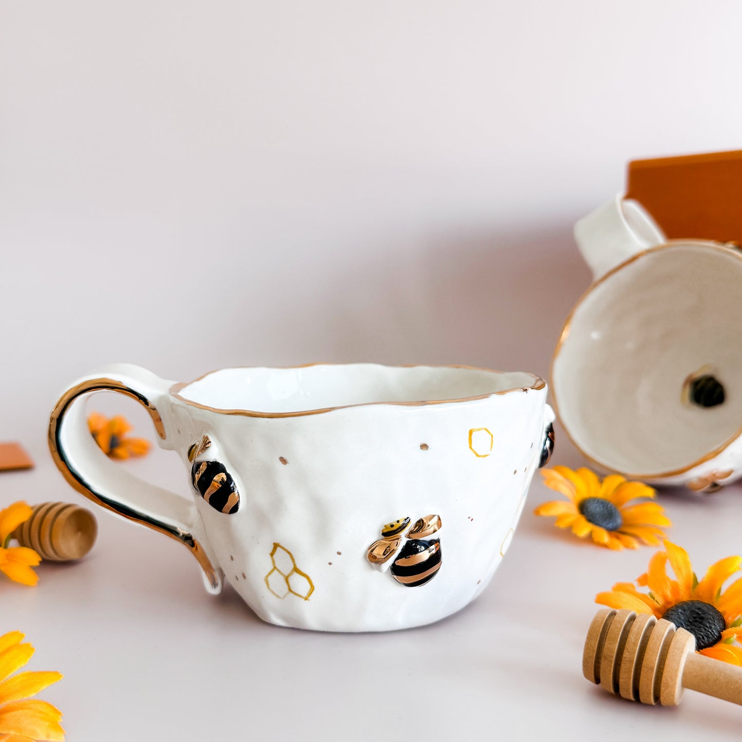 Buzzing Bliss Bee Mug (Handshaped)