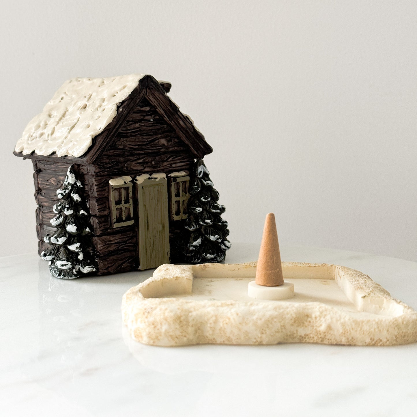 Winter Snow House Incense Cone Burner - incl. 2 x incense cones